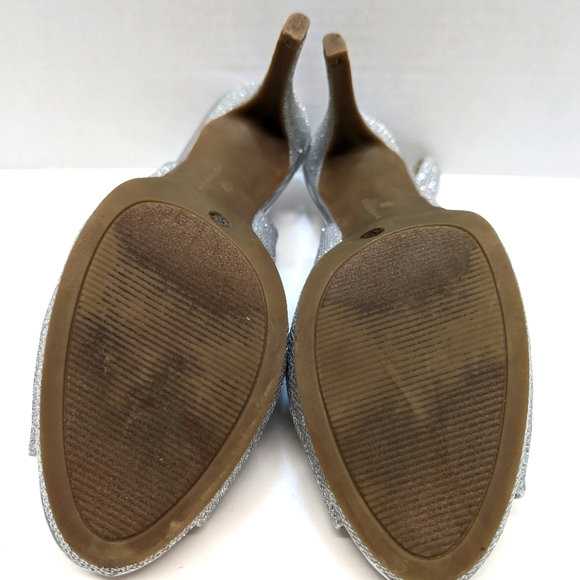 Worthington Dayne Silver Pumps - Picture 6 of 7